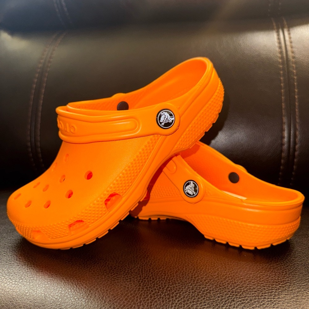 Kids' Unisex Classic Clog Size J 2 Bew With Tag